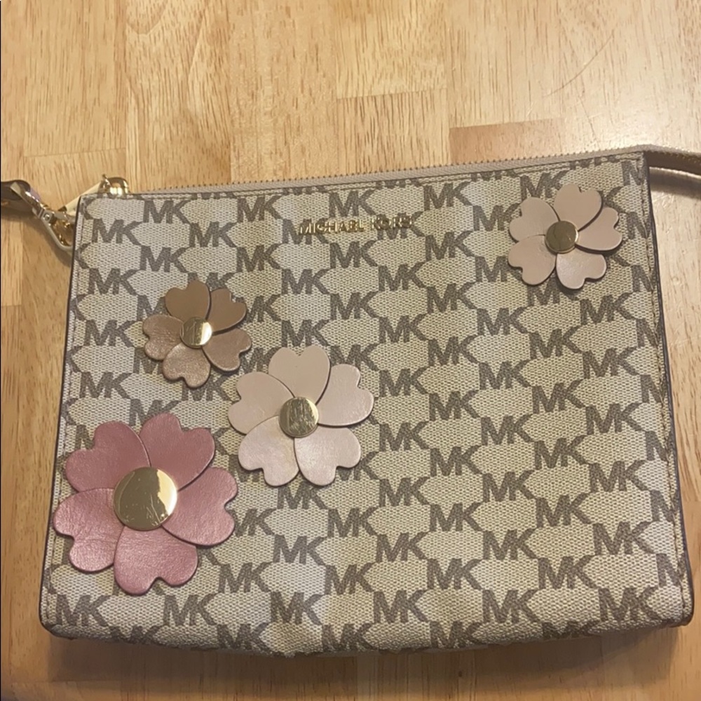 Michael Kors wristlet